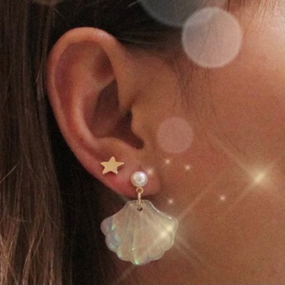 LAST PAIR!! Mermaid Resin Seashell Pearl Earrings - Picture 4 of 11